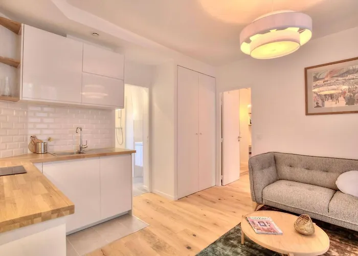Elegant And Comfortable In 17th Arrondissement Apartment *