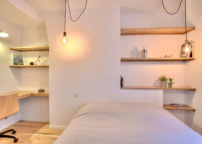 Elegant And Comfortable In 17th Arrondissement